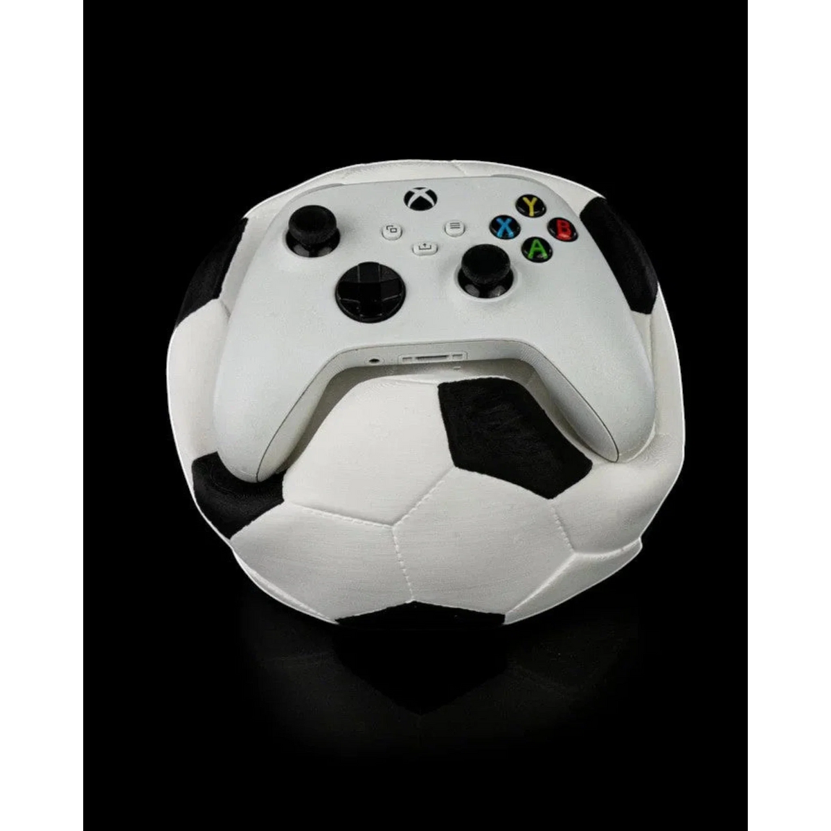 Futbol topu tasarımlı 3D baskı oyun kolu standı