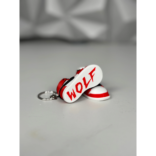 Magicland 3D Air Jordan model anahtarlık, kırmızı ve beyaz renklerde, üzerinde "WOLF" yazısı.