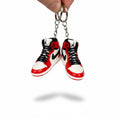 Magicland 3D Air Jordan anahtarlık, kırmızı, beyaz ve siyah renklerde, ayakkabı şeklinde.