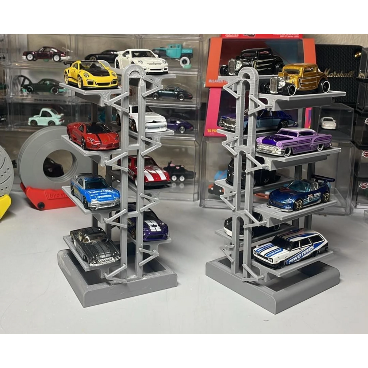 Magicland 3D asansör tasarımlı gri model araba standı, 8 araba kapasiteli, 3D baskı, koleksiyonluk oyuncak arabalar için ideal.