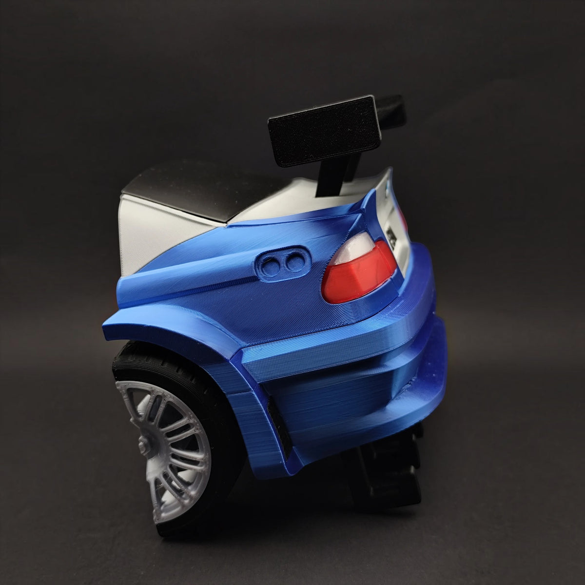 Magicland 3D BMW M3 GTR Most Wanted temalı, mavi-gri renkli, 3D baskı detaylı duvar tipi anahtarlık askısı