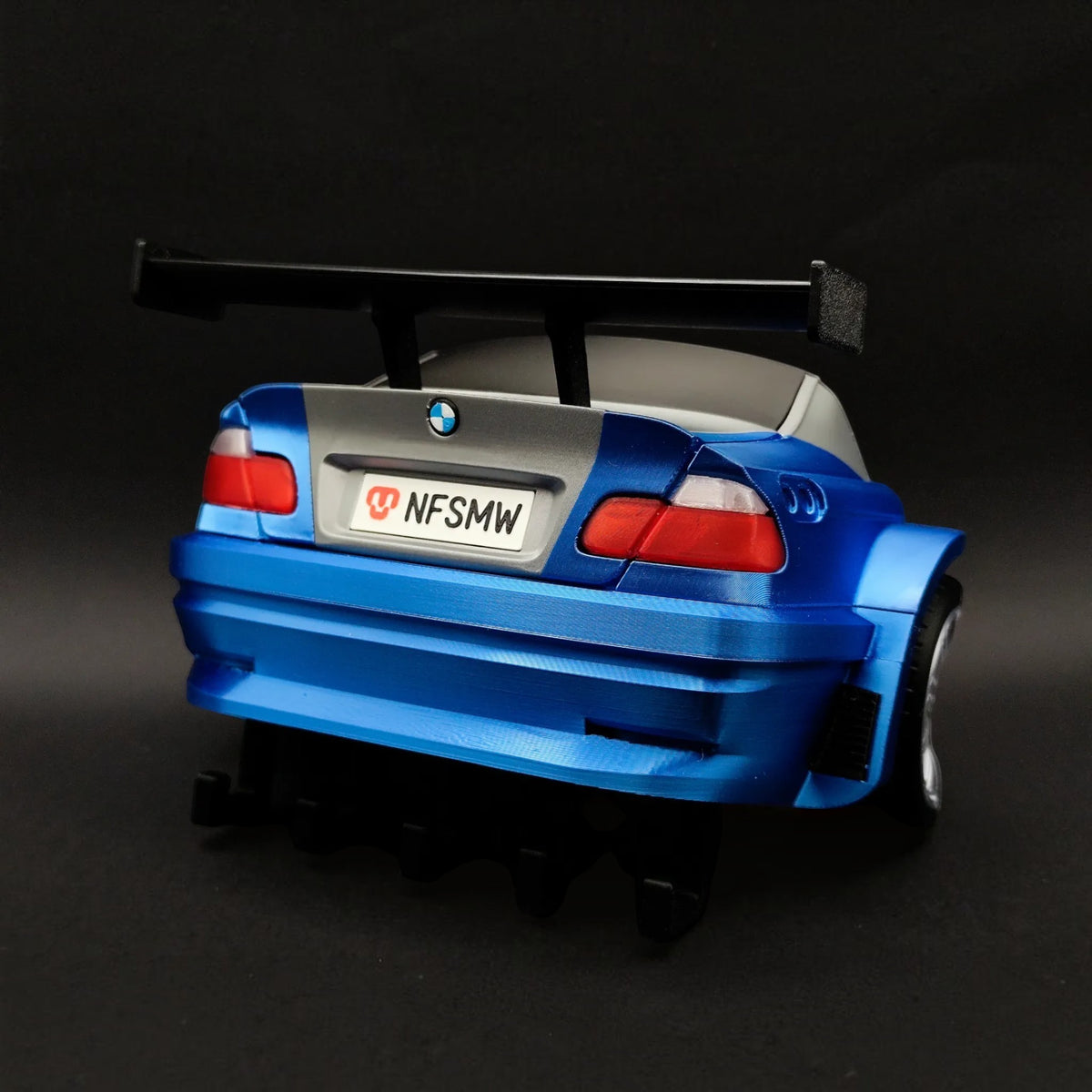 Magicland 3D mavi-gri BMW M3 GTR temalı, arka kanatlı ve 5 kancalı duvara monte edilebilir dekoratif anahtarlık askısı