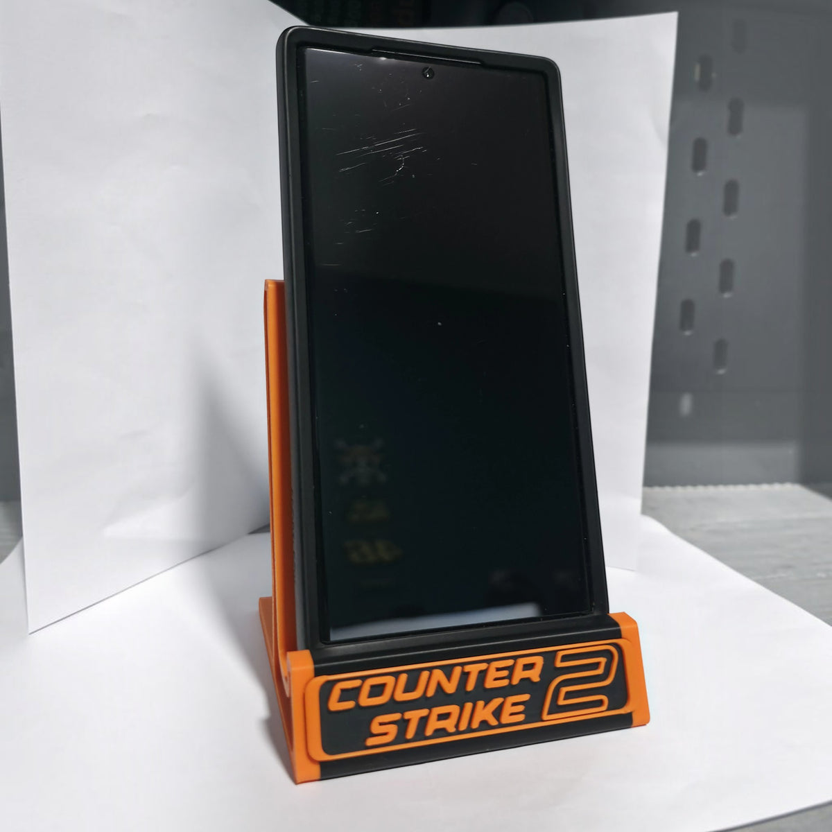 Magicland 3D turuncu siyah Counter Strike 2 temalı 3D baskı telefon standı