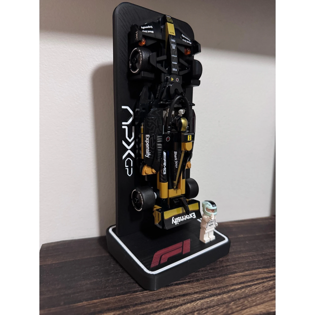 Magicland 3D F1 Lego Speed Champions dikey stant, siyah ve altın renkli yarış arabası ve figürlü