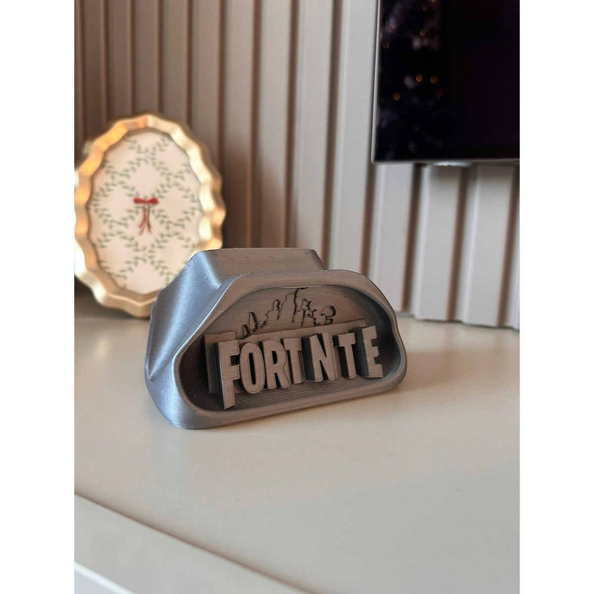 Magicland 3D Fortnite temalı gri 3D baskı telefon tutucu stant