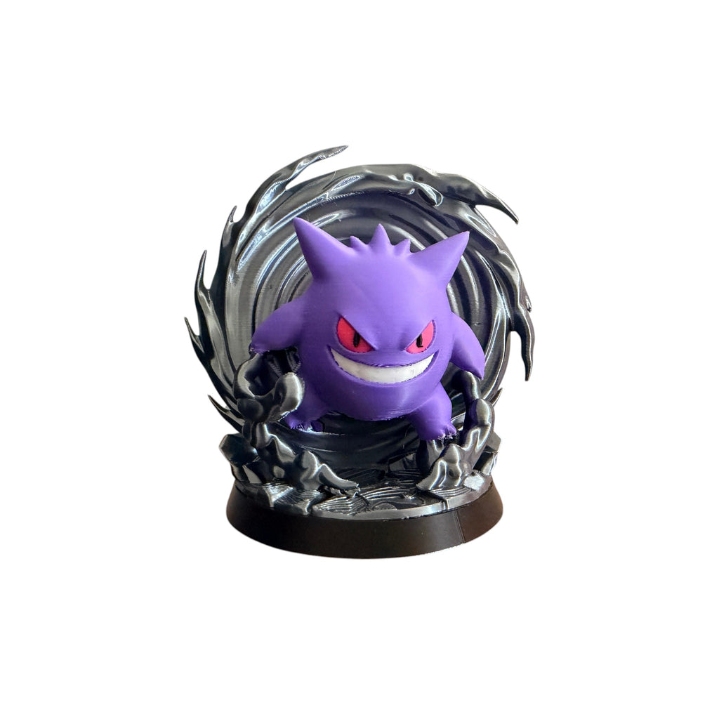 Magicland 3D Gengar Shadow Portal Diorama figürü, mor renkli, kırmızı gözlü ve gülümseyen yüzlü, karanlık girdap efektli bir taban üzerinde duruyor.