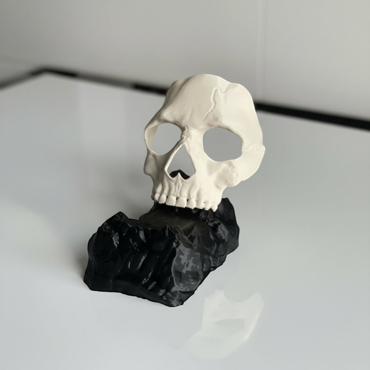 Magicland 3D Call of Duty Ghost skull stand, off-white skull on black rock base.