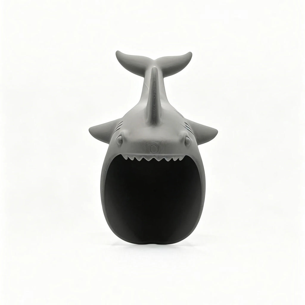 Magicland 3D gri köpekbalığı şeklinde plaj ve kum havuzu küreği, dayanıklı PLA malzemeden üretilmiş dekoratif oyuncak