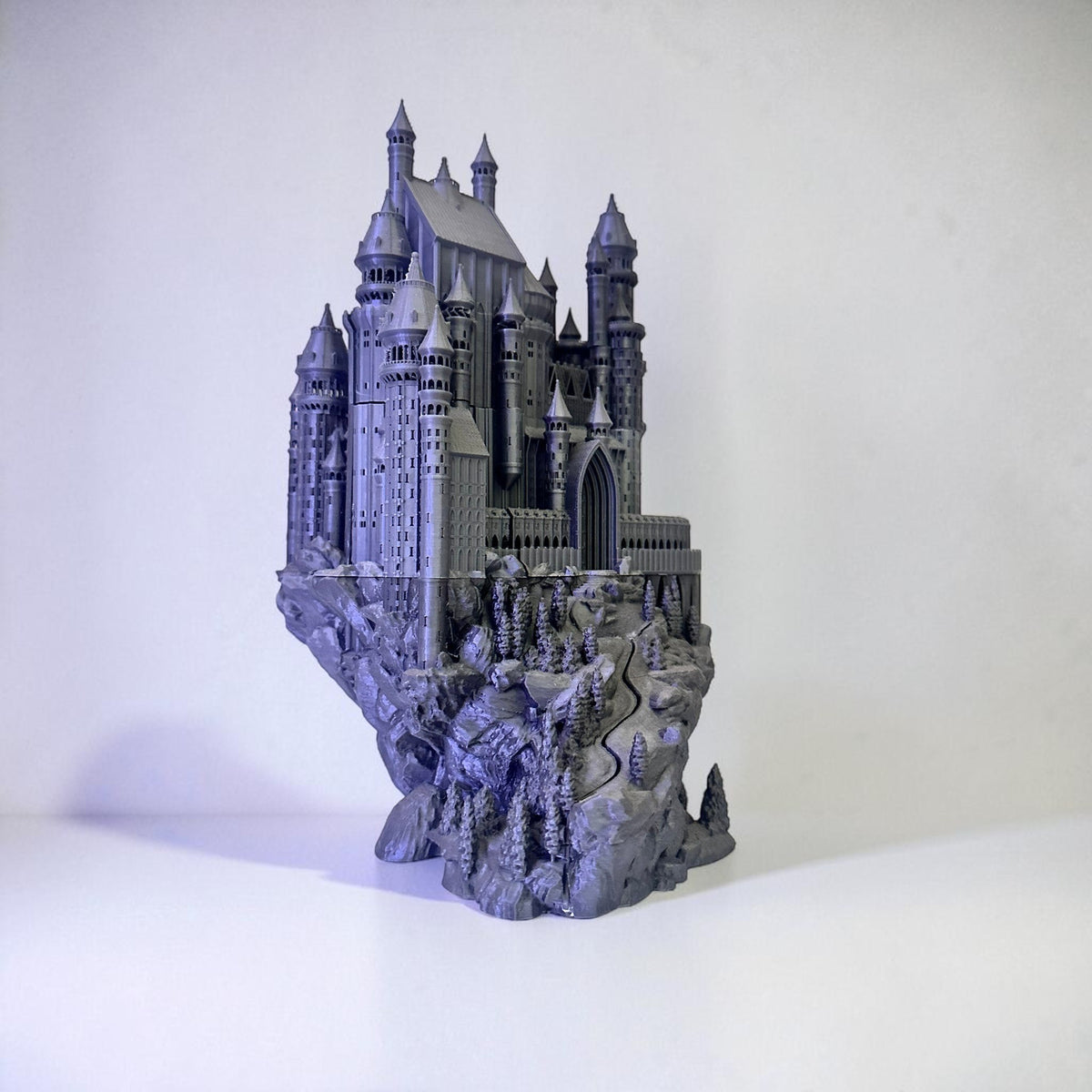 Magicland 3D Hogwarts dekoratif figür, gri renkli, detaylı kale ve kaya oluşumu.