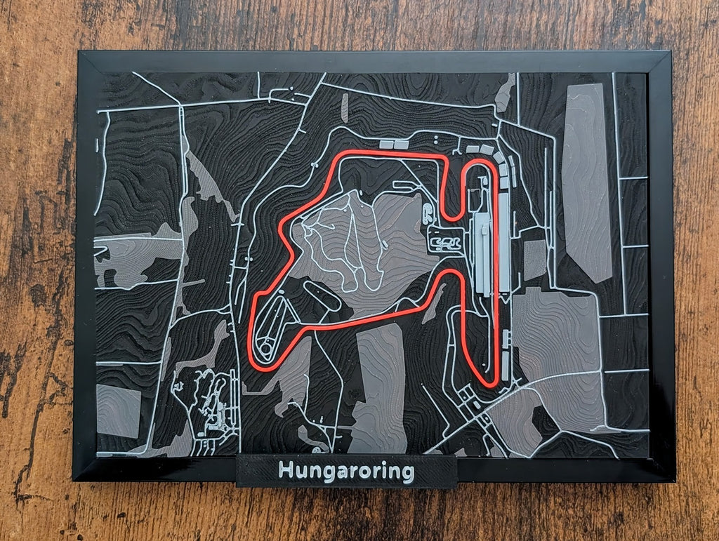 Magicland 3D, Hungaroring F1 pistinin kabartmalı 3D haritası, kırmızı yarış çizgisi ve gri arazi detayları