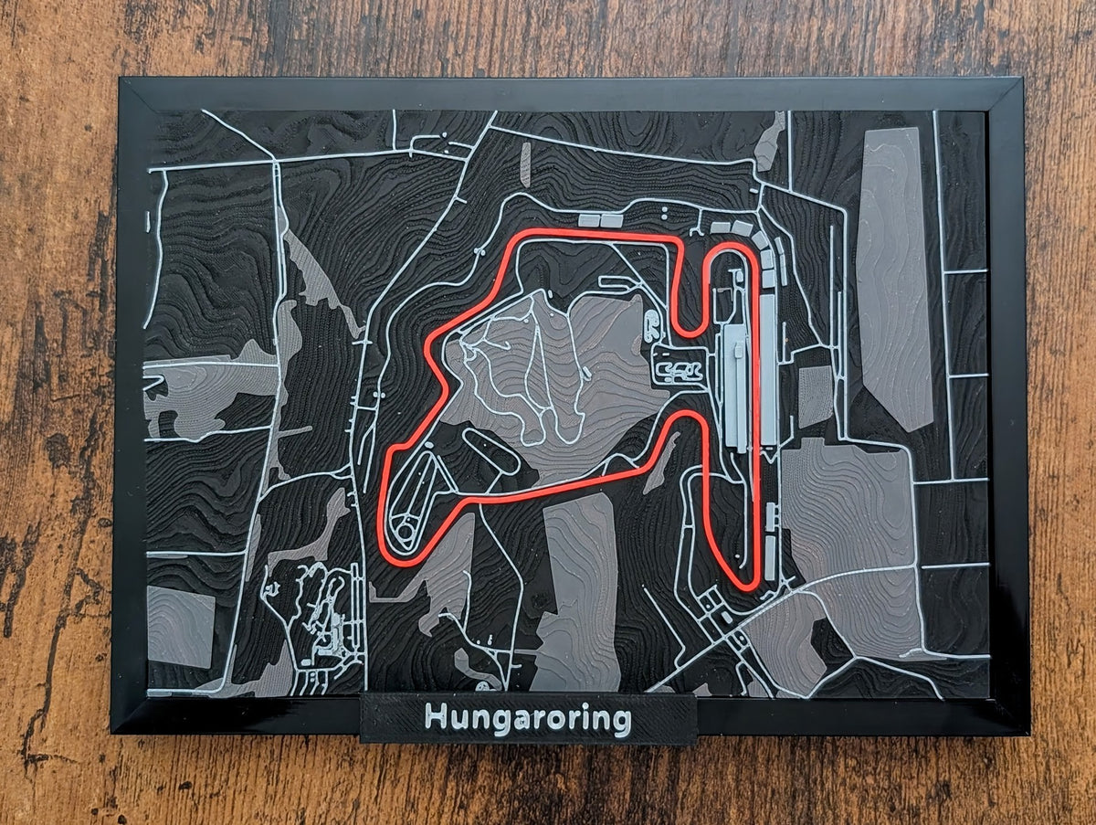 Magicland 3D, Hungaroring F1 pistinin kabartmalı 3D haritası, kırmızı yarış çizgisi ve gri arazi detayları