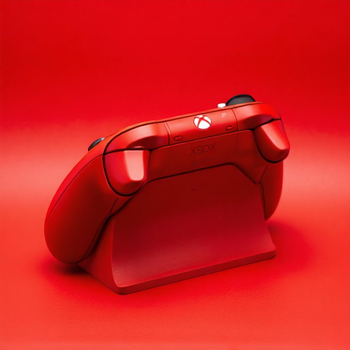 Magicland 3D kırmızı Xbox kontrolcü standı, sade ve fonksiyonel tasarım, PLA malzemeden.