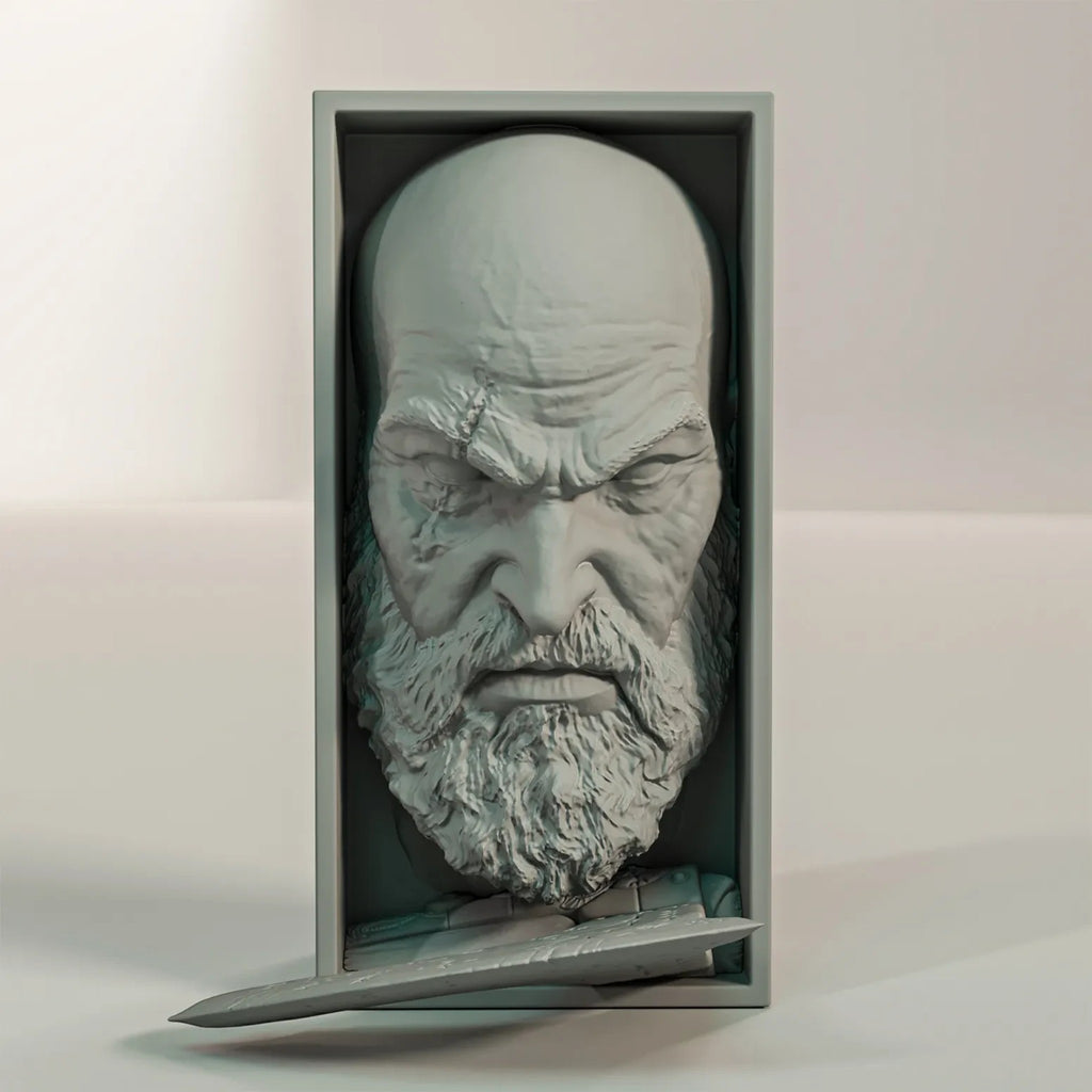Magicland 3D Kratos temalı, balta detaylı, gri PLA malzemeden üretilmiş dekoratif mitolojik kitap tutucu