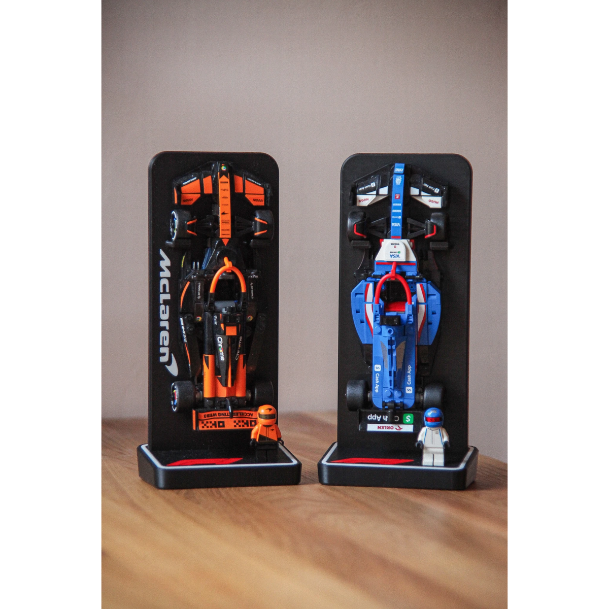 Magicland 3D McLaren ve Mavi Yarış Arabası Lego Figürleri Dikey Stantta