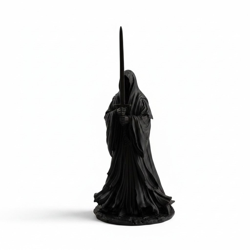 Magicland 3D Nazgul figürü, kılıç tutan, siyah, kapüşonlu, uzun cübbeli figür.