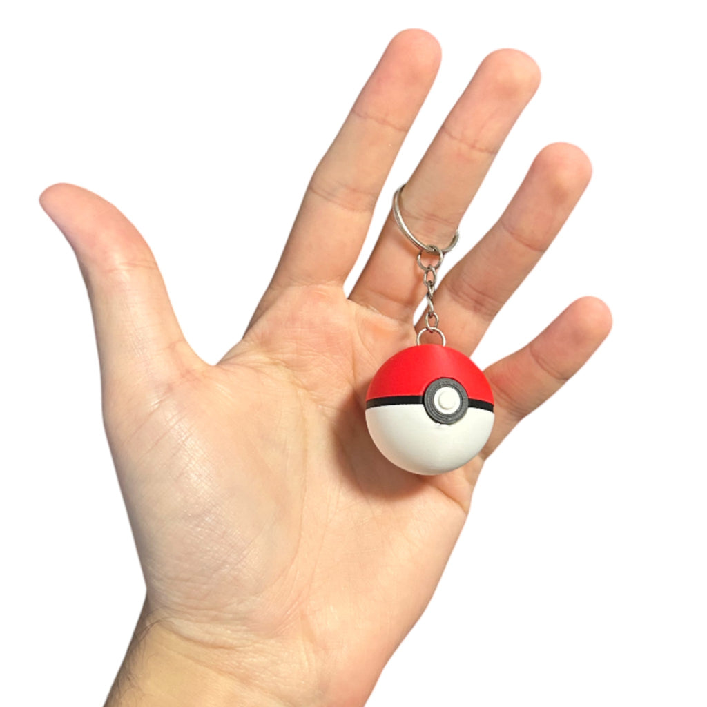 Magicland 3D kırmızı ve beyaz Pokeball anahtarlık, siyah detaylı, metal halkalı.