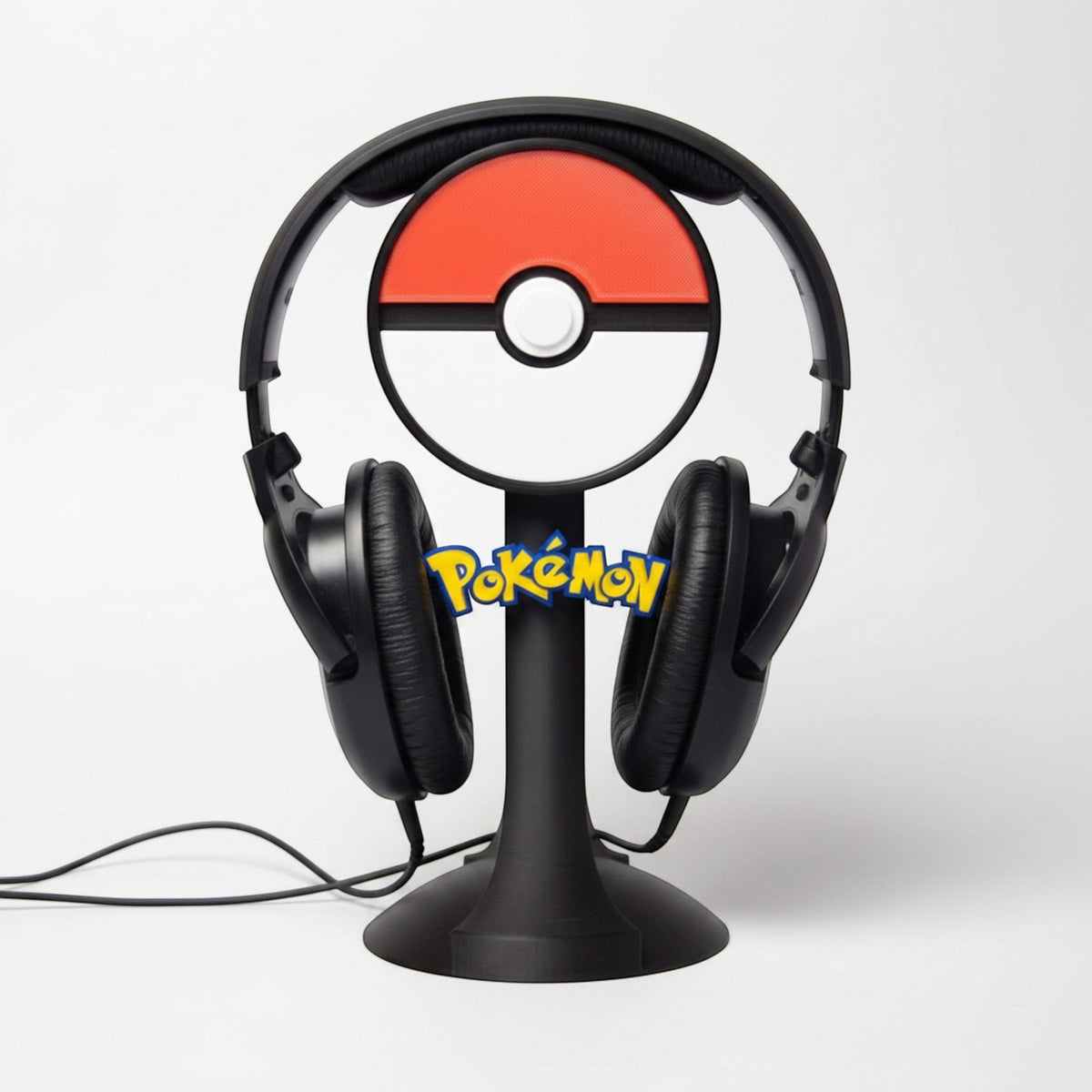 Magicland 3D Pokemon temalı kulaklık standı, Pok topu tasarımı ve Pokemon logosu ile