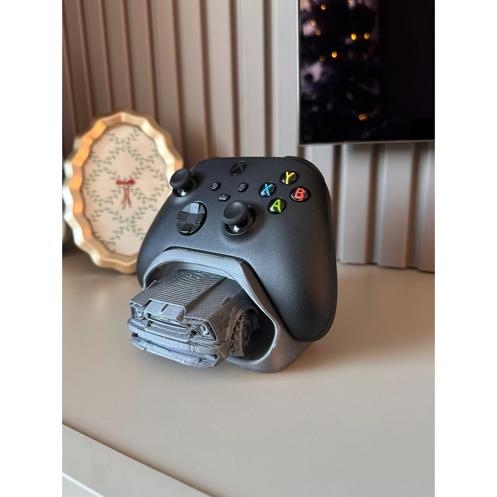 Magicland 3D Rocket League temalı gri araç figürlü siyah Xbox kontrolcü standı