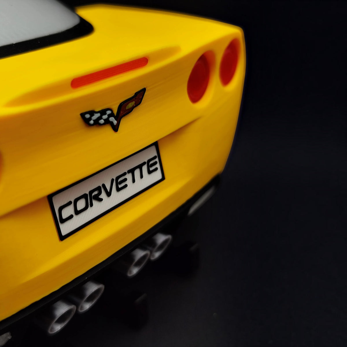 Magicland 3D sarı Corvette C6 duvar tipi anahtarlık askısı, detaylı stop lambaları ve egzoz çıkışları ile 3D baskı tasarım