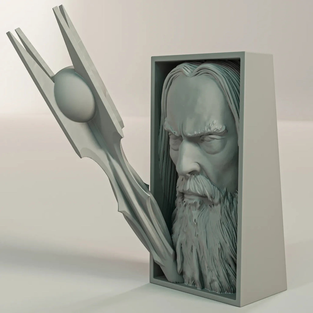 Magicland 3D tasarımı, gri PLA malzemeden üretilmiş, asası dışarı taşan detaylı Saruman figürlü dekoratif kitap tutucu.
