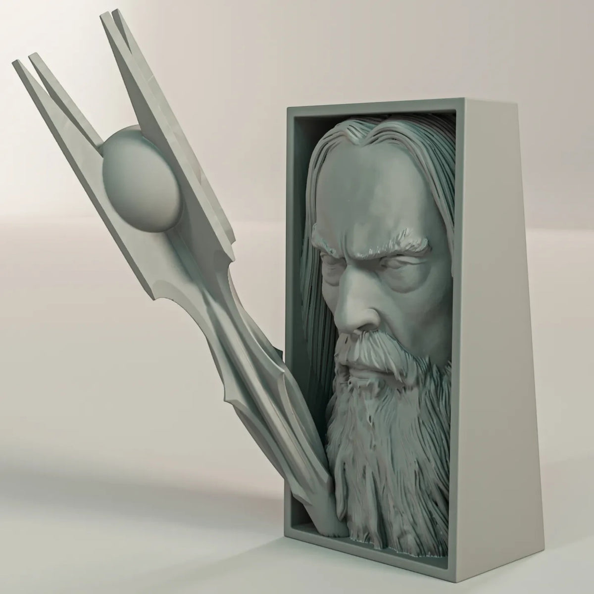 Magicland 3D tasarımı, gri PLA malzemeden üretilmiş, asası dışarı taşan detaylı Saruman figürlü dekoratif kitap tutucu.
