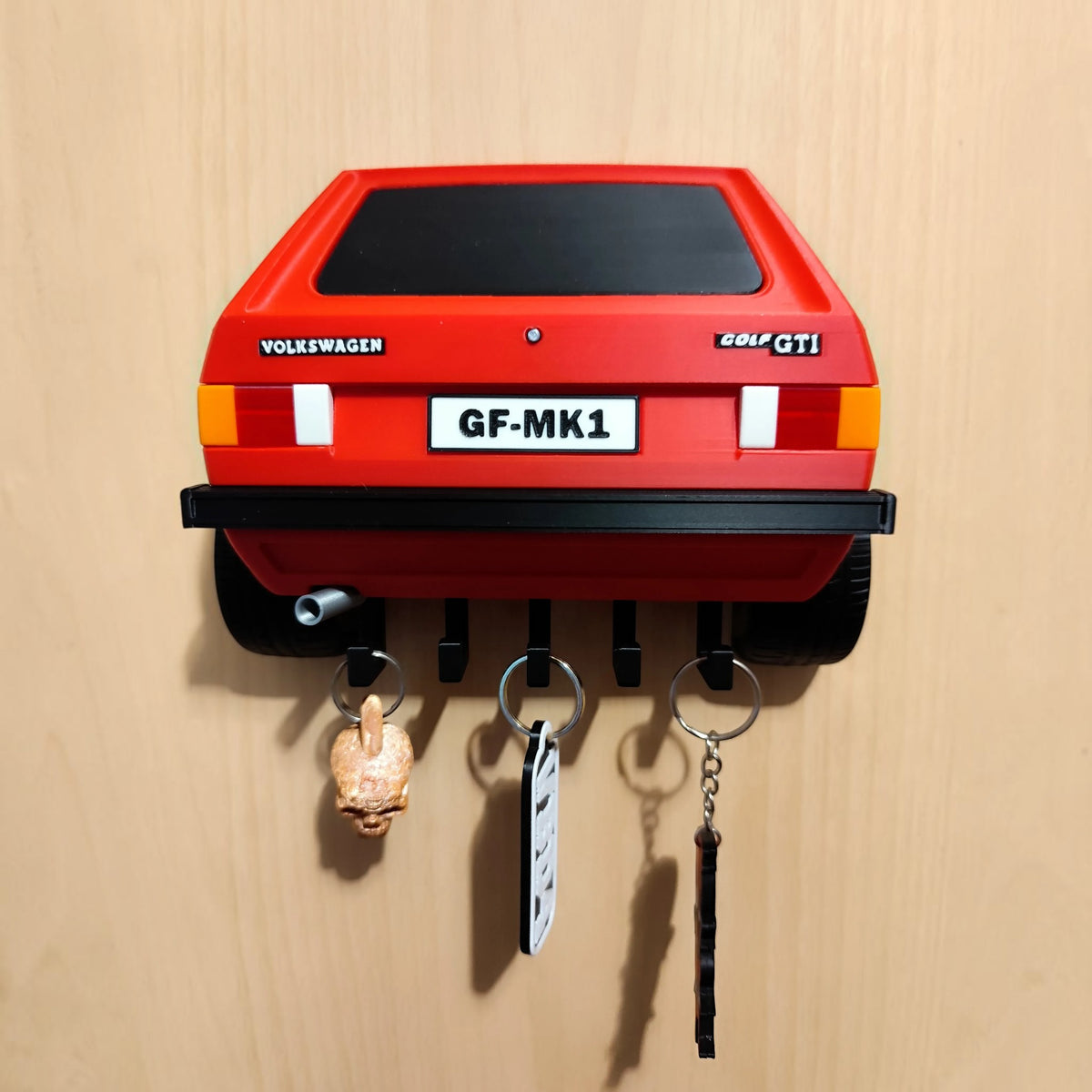 Magicland 3D kırmızı Volkswagen Golf MK1 GTI tasarımlı, 5 kancalı duvara monte edilebilir dekoratif anahtarlık askısı