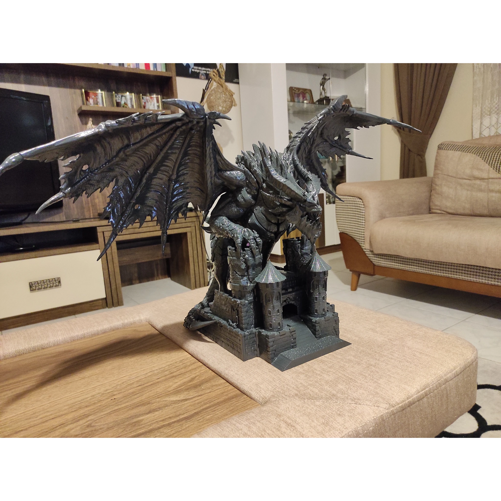 Magicland 3D WOW Deathwing figürü, gri renkli, detaylı ejderha ve kale tasarımıyla dikkat çekiyor.