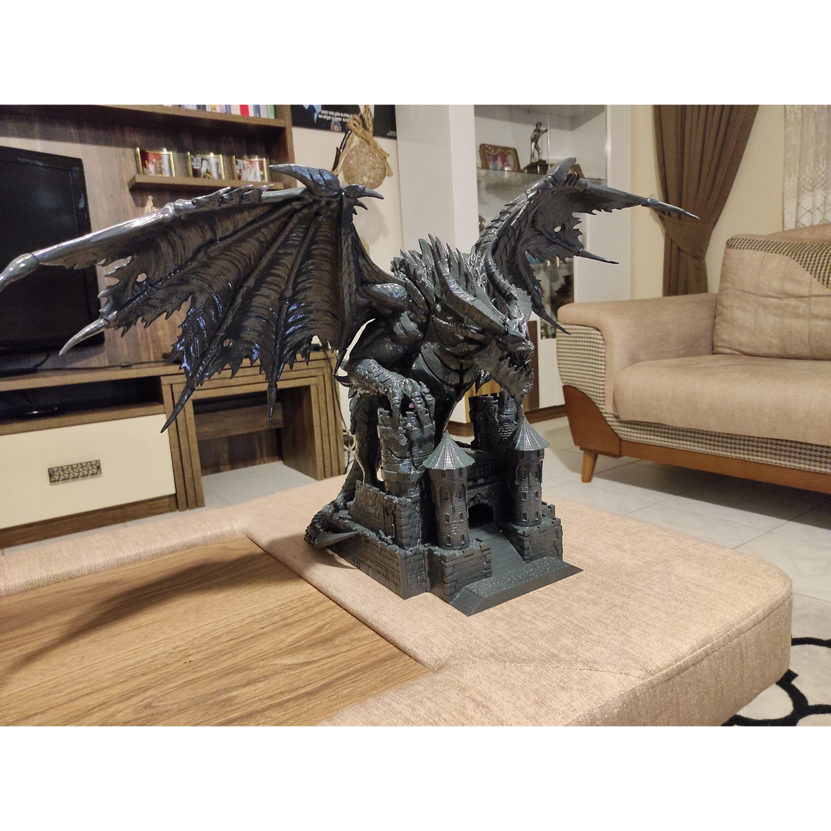 Magicland 3D WOW Deathwing figürü, gri renkli, detaylı ejderha ve kale tasarımıyla dikkat çekiyor.