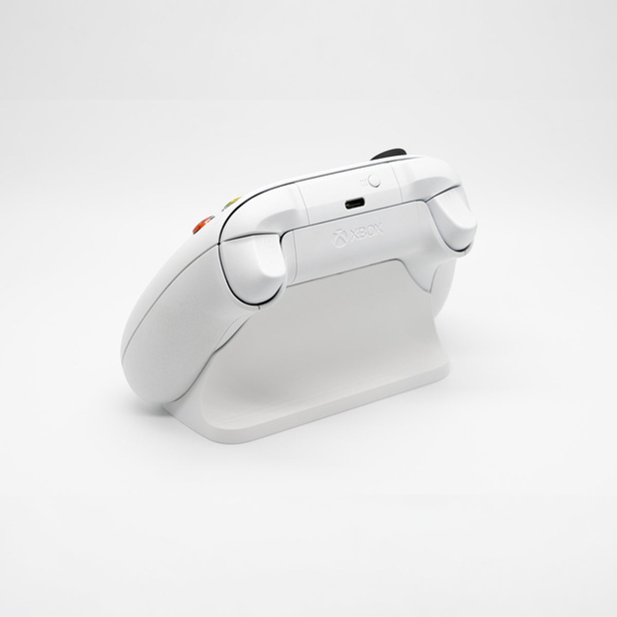 Magicland 3D beyaz Xbox kol standı, sade ve fonksiyonel tasarım, gaming setup aksesuarı.
