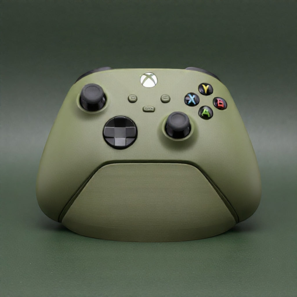 Magicland 3D'den haki yeşili Xbox kontrolcü standı. Klasik tasarım, PLA malzemeden.