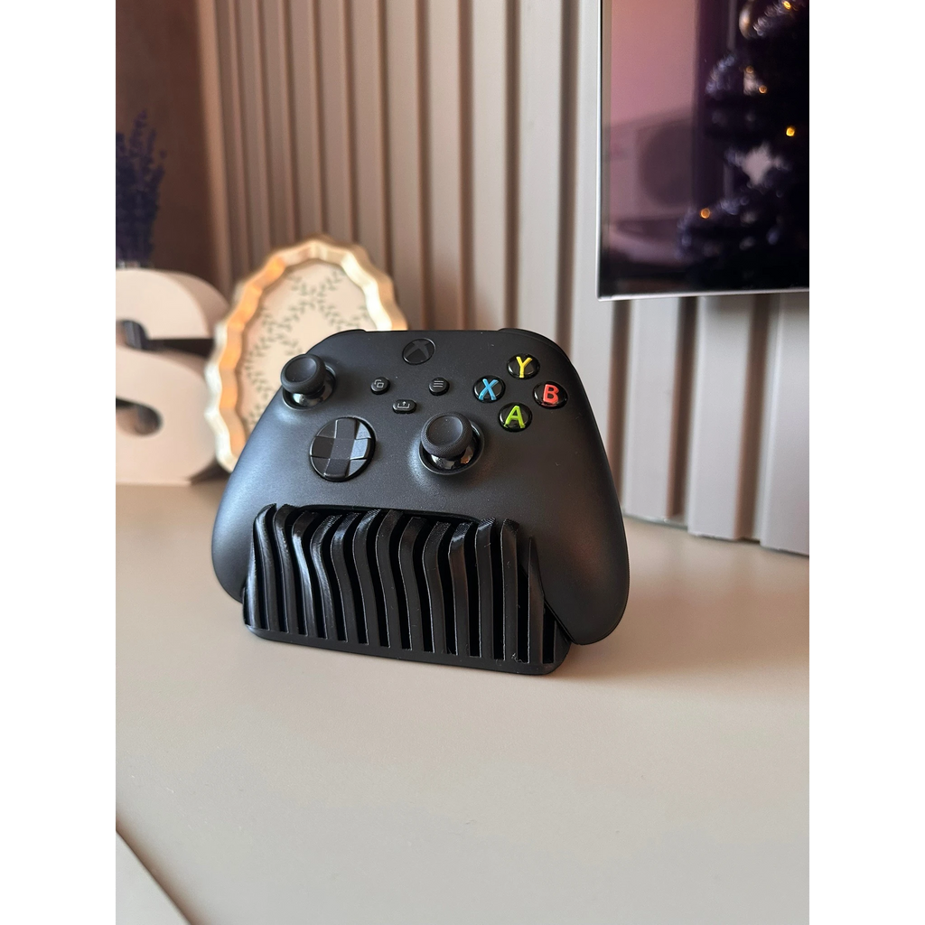 Magicland 3D modern tasarımlı siyah Xbox kontrolcü standı, oyun odası dekorasyonu için ideal.