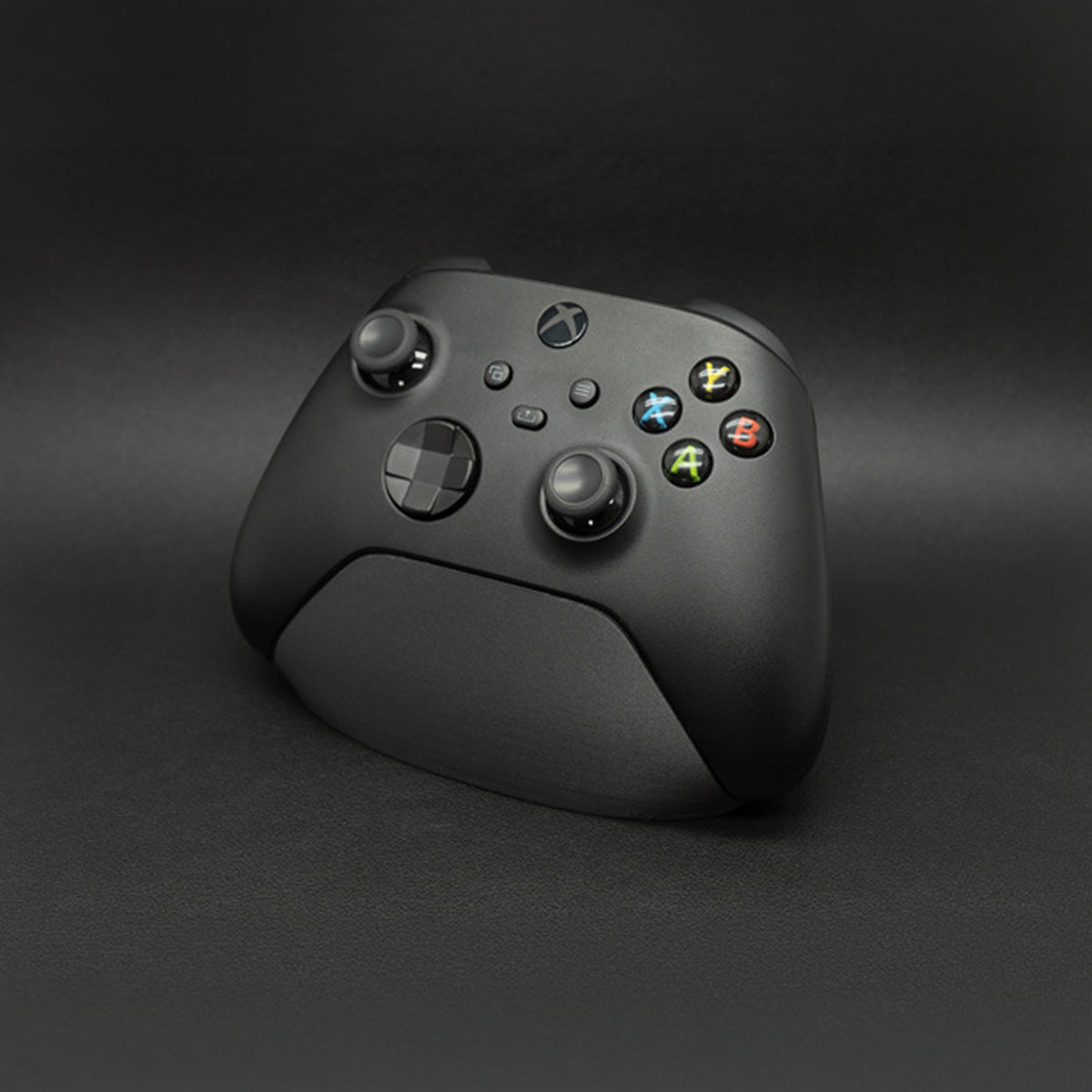 Magicland 3D siyah Xbox kontrolcü standı, oyun kurulumu için sade ve fonksiyonel aksesuar.