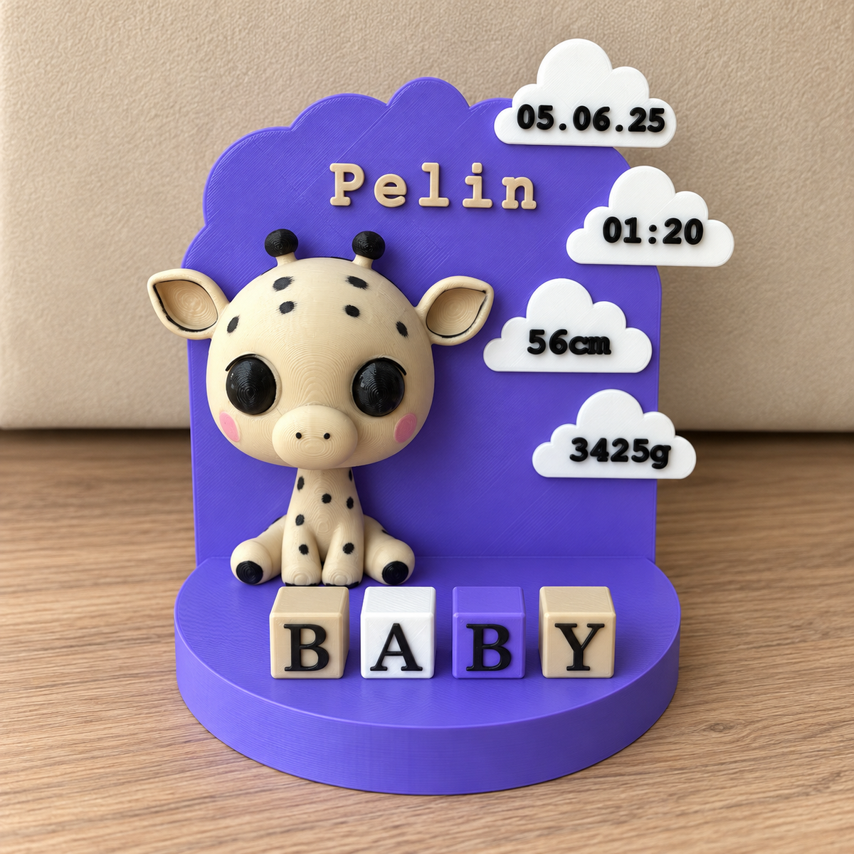 Zürafalı bebek doğum isimliği ve öndeki BABY küpleri