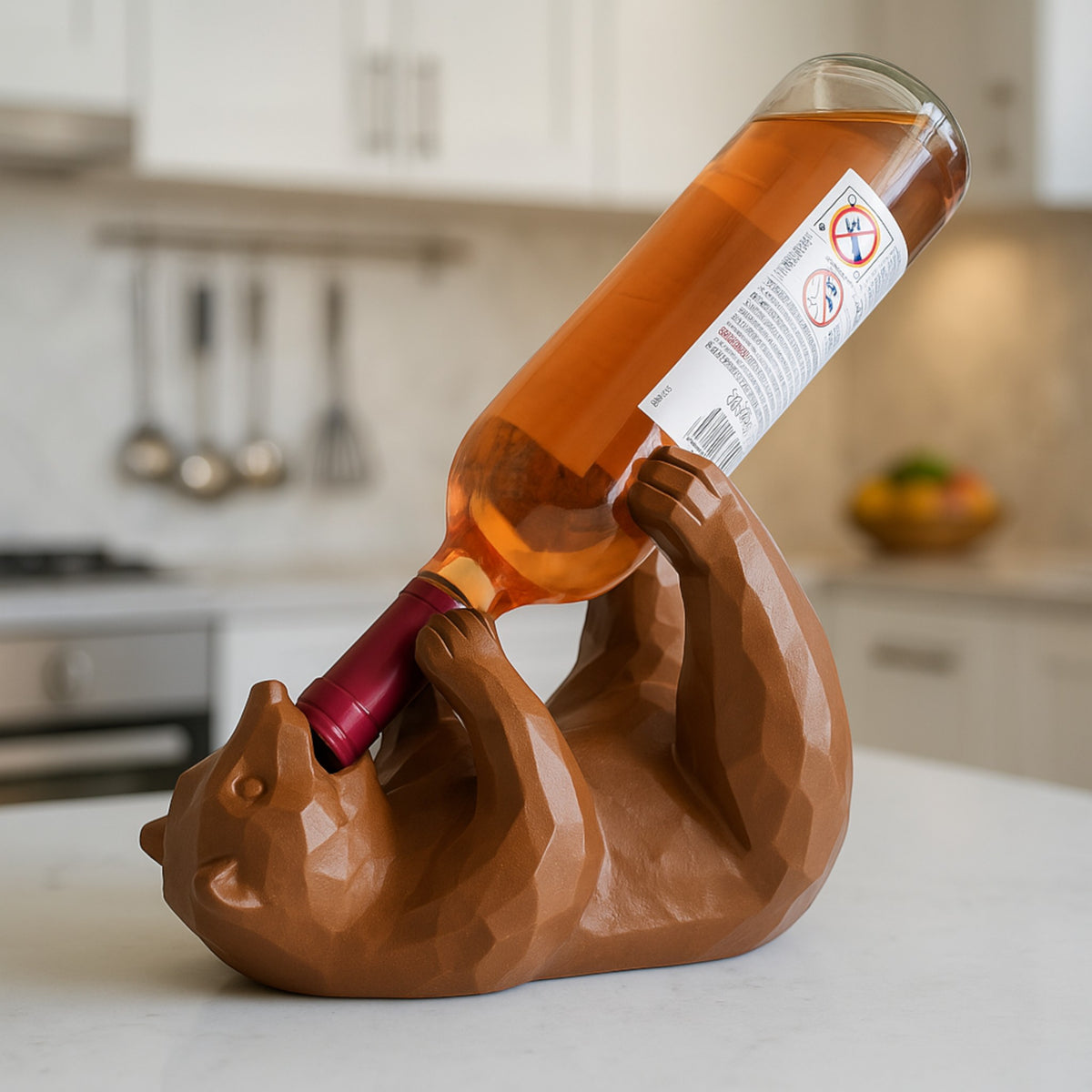 Magicland 3D brown bear wine holder, made of resin, cradling a bottle of rose wine.