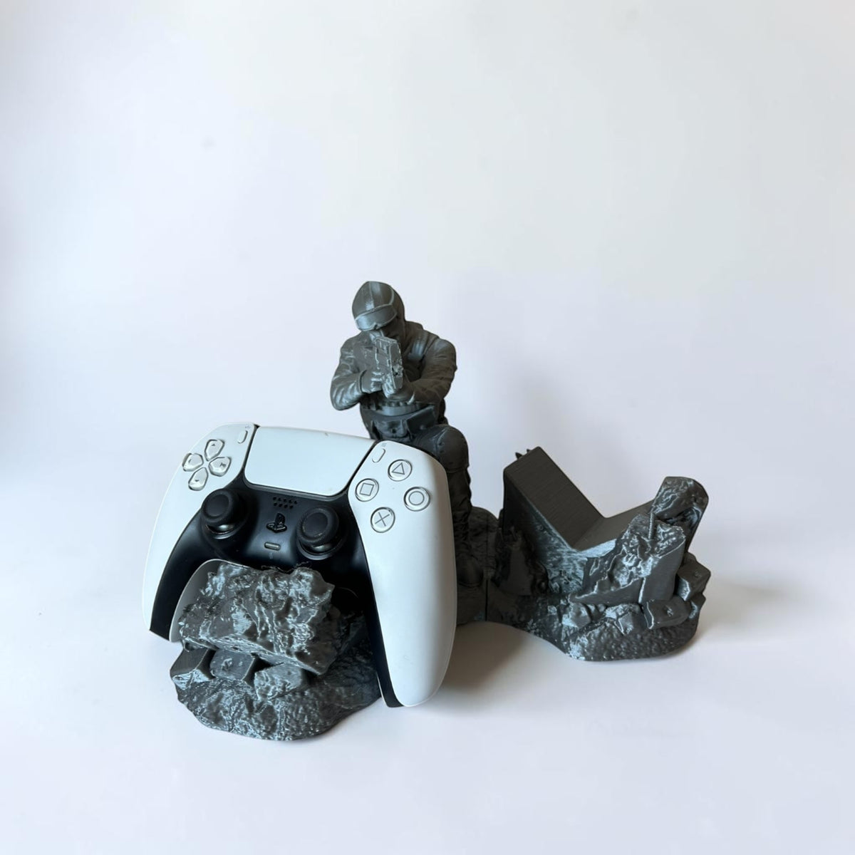 Magicland 3D grey soldier figure controller stand for PS5, holding a weapon.